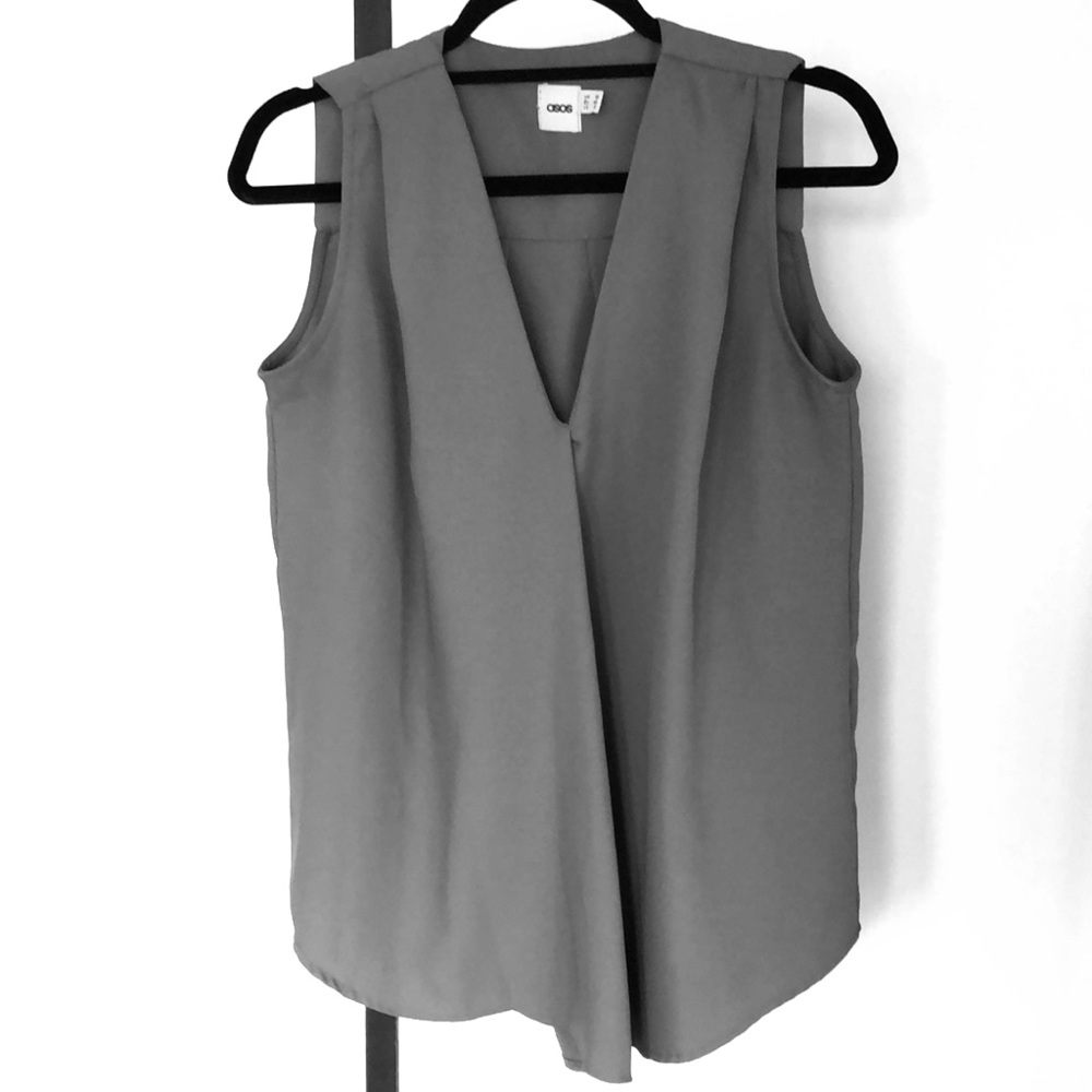 Oversized sleeveless grey blouse